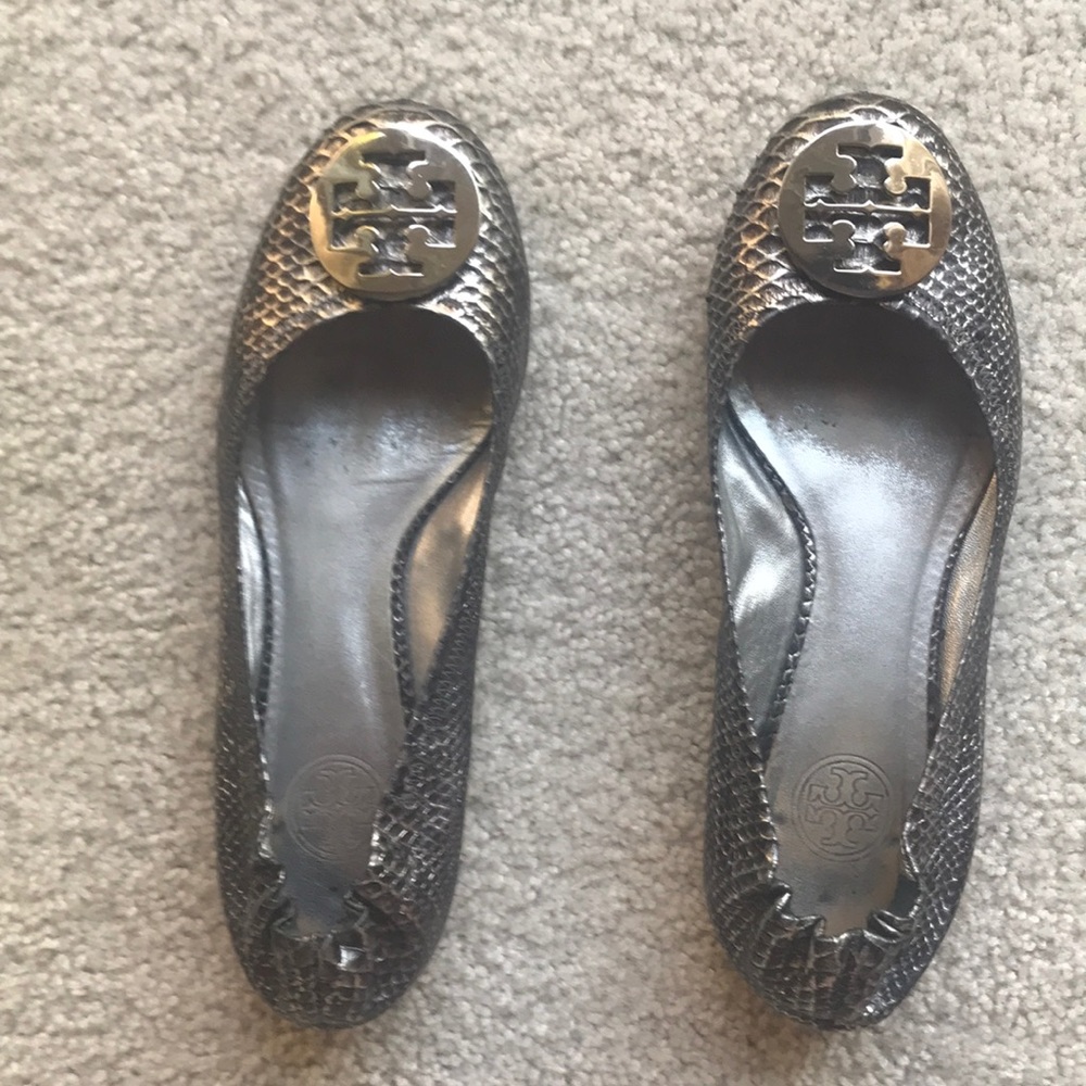 Tory Burch Metallic embossed flats with logo